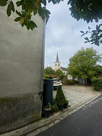 Ronk Haus a Steemesch Saint-Lambert Church